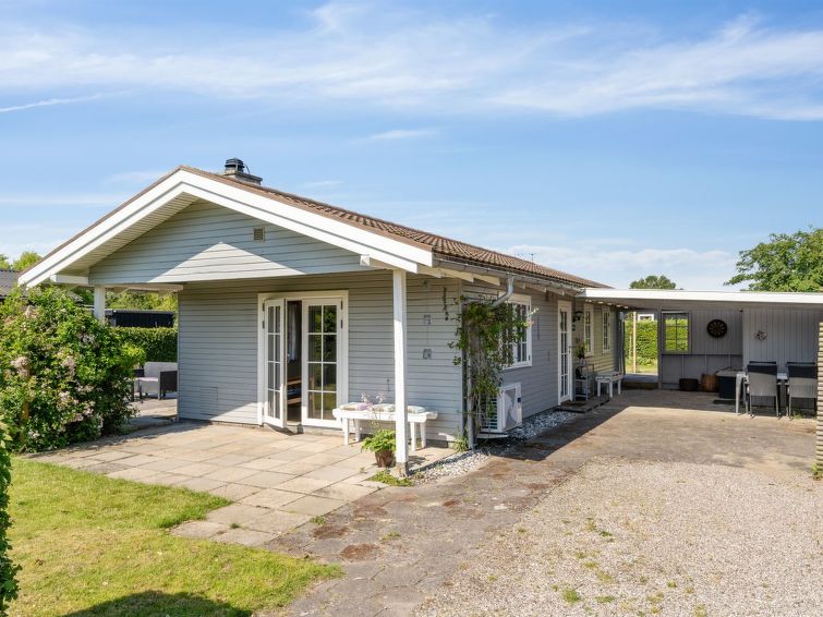 thomas-120m-from-the-sea/