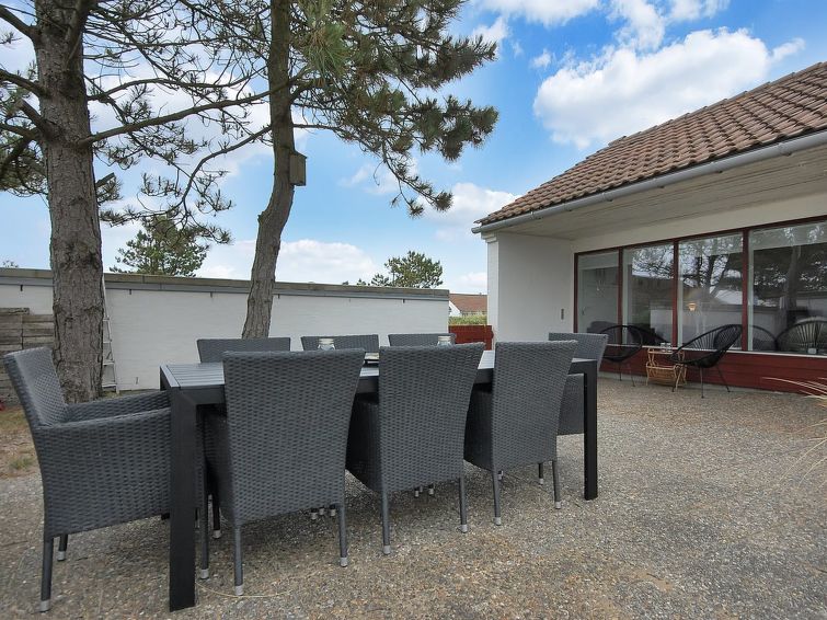 frieda-7-2km-from-the-sea/