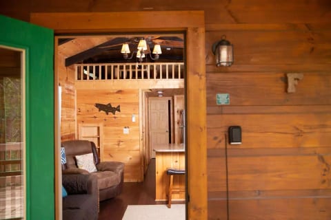Cabin F at Serenity Ridge