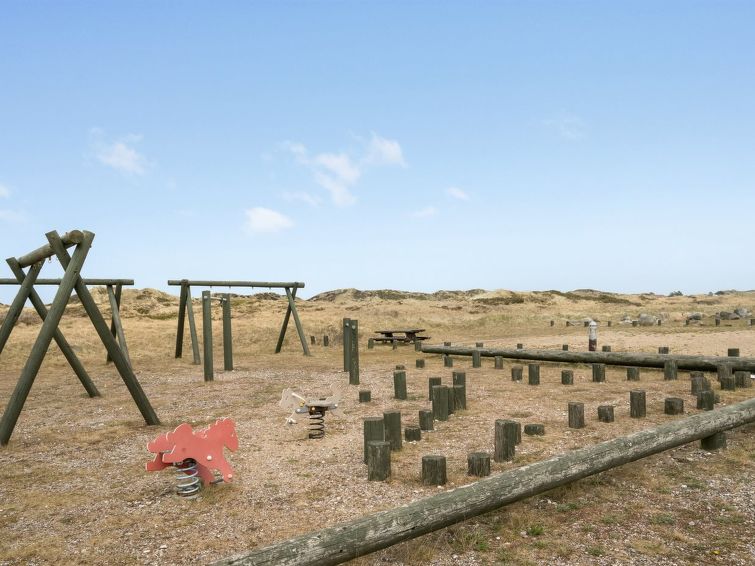 emiljan-400m-from-the-sea/