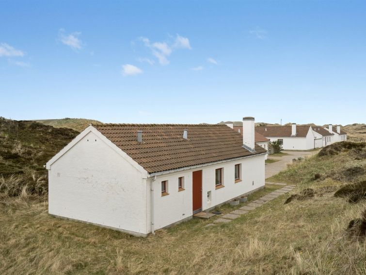 emiljan-400m-from-the-sea/