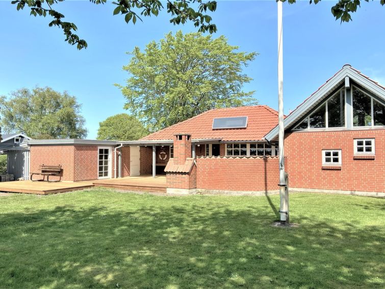 radojka-75m-from-the-sea/