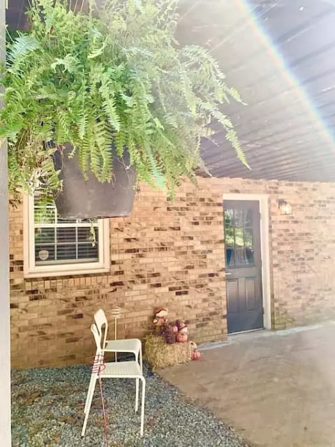 The Hidden Gem | Cozy 1BR Near I-24