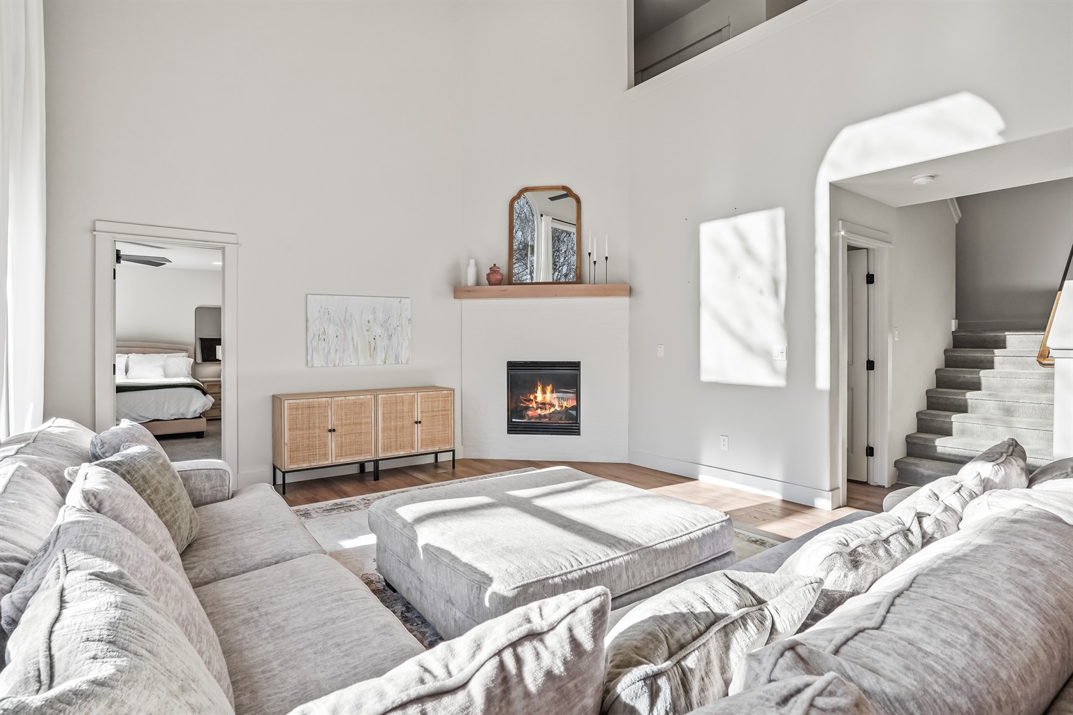 spacious-5-bedroom-retreat-with-pool-access/