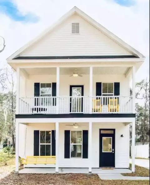 Exterior I 3BR I 3BA I 2 stories I 1,600 Sq Ft