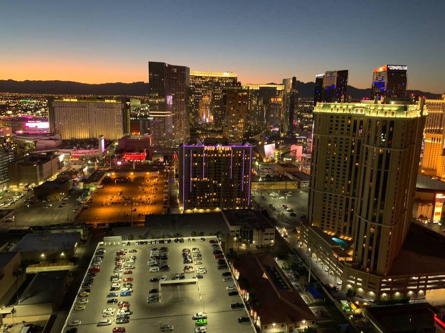 Awesome STRIP View Penthouse w/MGM resort access - Las Vegas