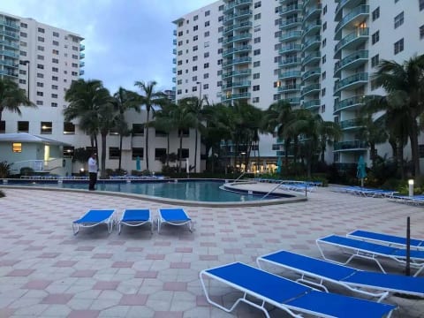 Beach apartment , Hollywood Beach , Miami. Area 