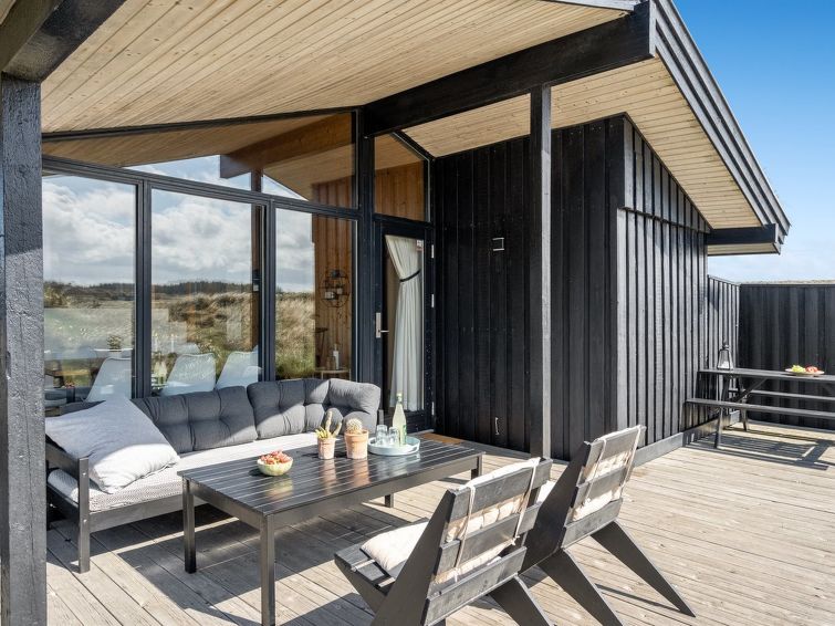 ilmari-190m-from-the-sea/