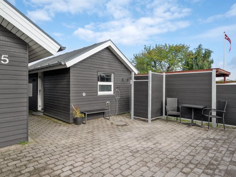 thorwith-150m-from-the-sea/