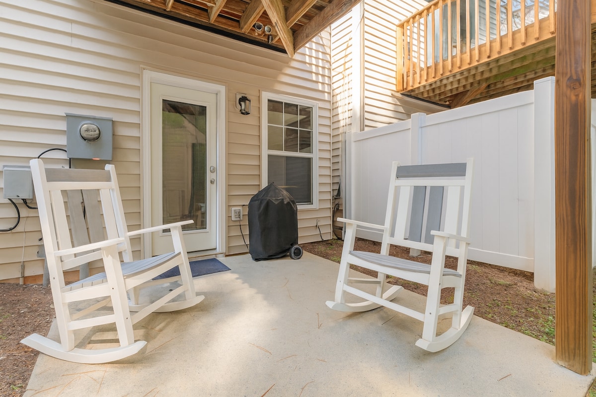 kamp-koral-walk-to-umstead-5-miles-to-airport/