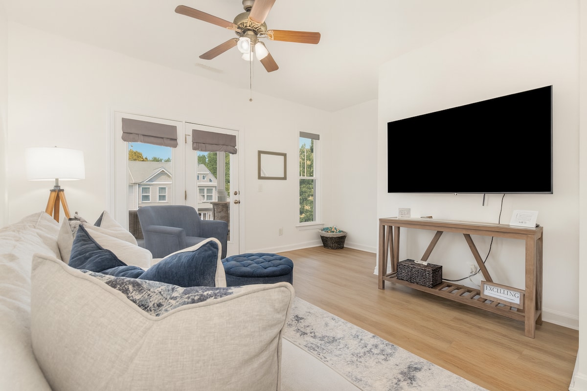 kamp-koral-walk-to-umstead-5-miles-to-airport/