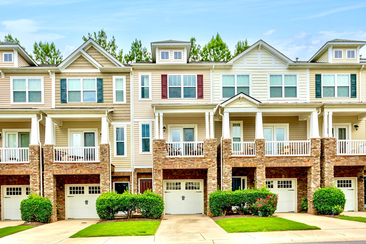 kamp-koral-walk-to-umstead-5-miles-to-airport/