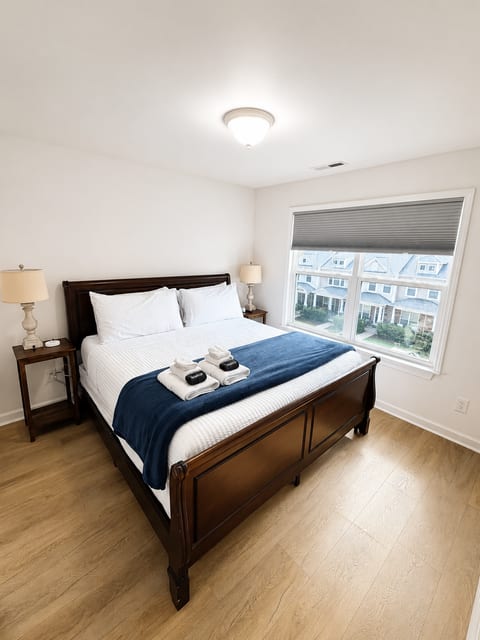 3 King Beds; Walk to Umstead; 5 Miles to Airport