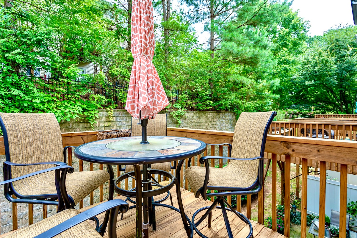 kamp-koral-walk-to-umstead-5-miles-to-airport/