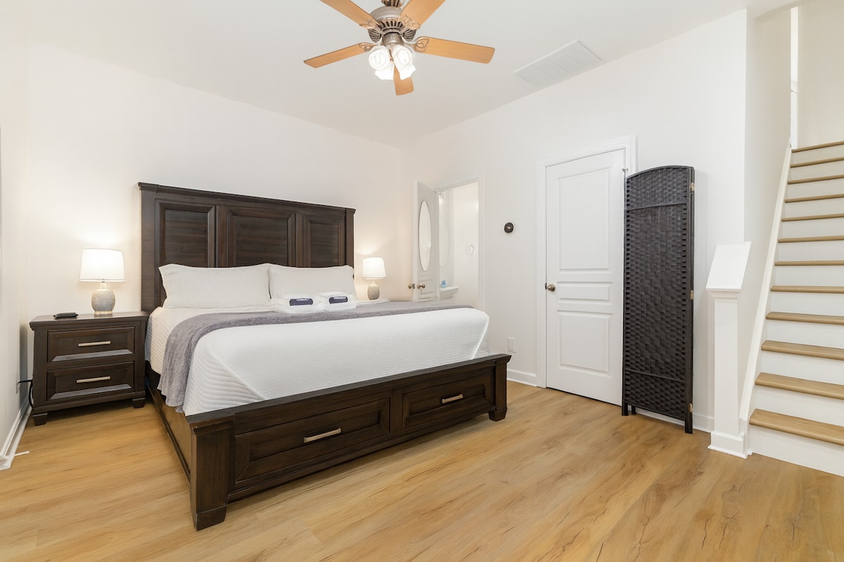 kamp-koral-walk-to-umstead-5-miles-to-airport/