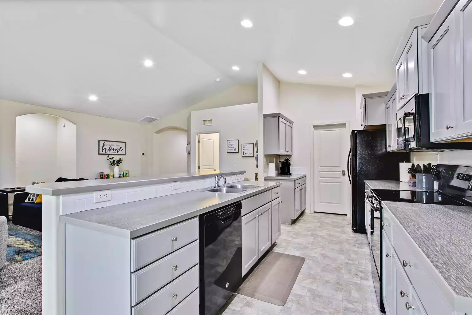 modern-luxurious-4-bedroom-centrally-located-home/