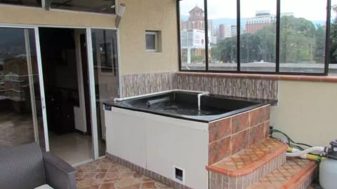 8 Bedroom 4 apartments roof Deck Private 3 Hot Tub