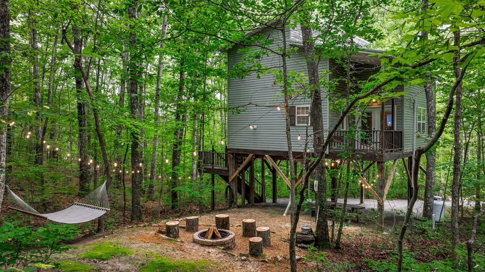 Serenity Escape Treehouse - Fort Payne
