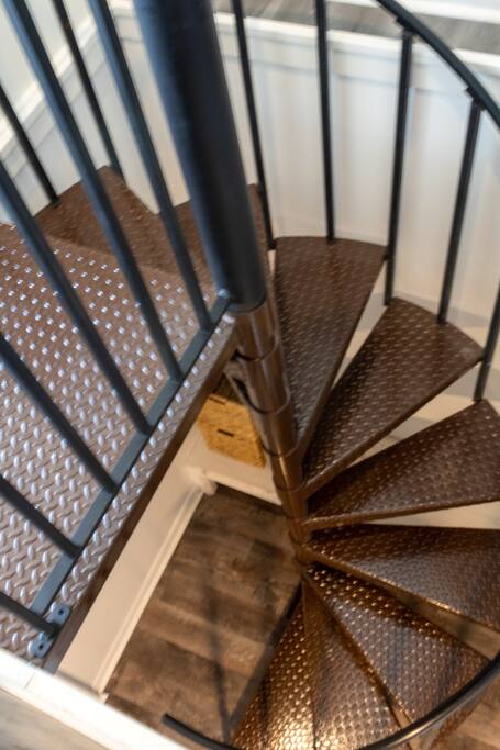 Spiral staircase that is not suitable for little kids - Tichigan Lake House - Pontoon Boat & Fire Pit - Dog Friendly - Newly Renovated - Waterford