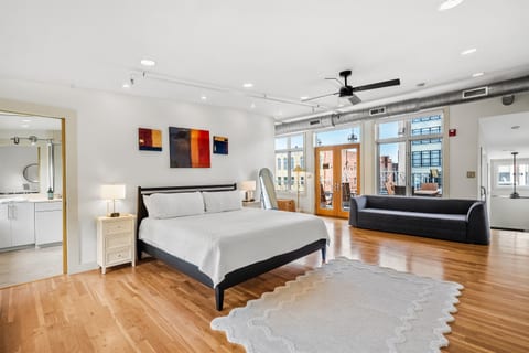 Lux 100 Block Penthouse