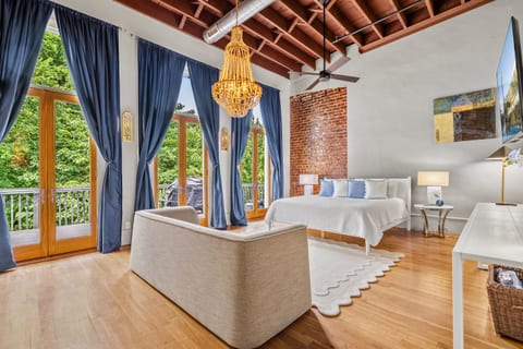 Lux 100 Block Penthouse