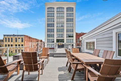 Lux 100 Block Penthouse