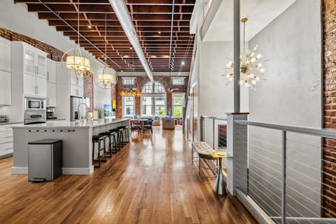Lux 100 Block Penthouse