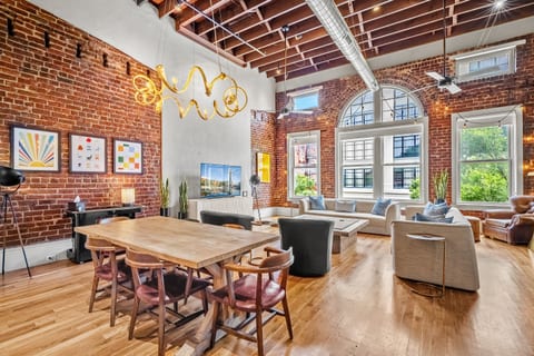 Lux 100 Block Penthouse