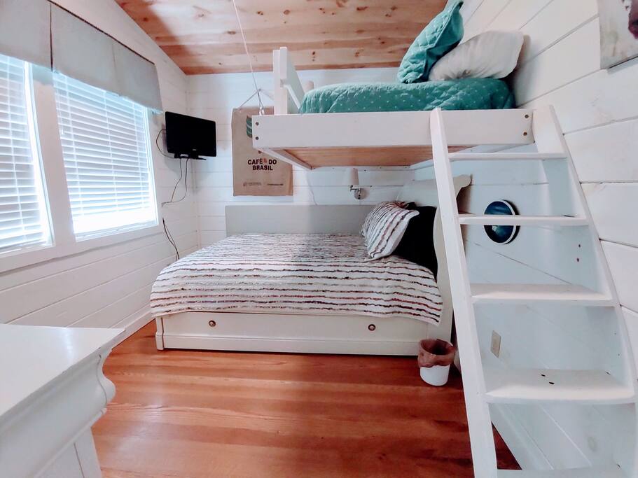 Bedroom #3. Twin trundle tucks under full bed when not in use. Bedroom #3. Twin trundle tucks under full bed when not in use. - Modern Farmhouse on Creek near Town/Train +Hot Tub - 28713