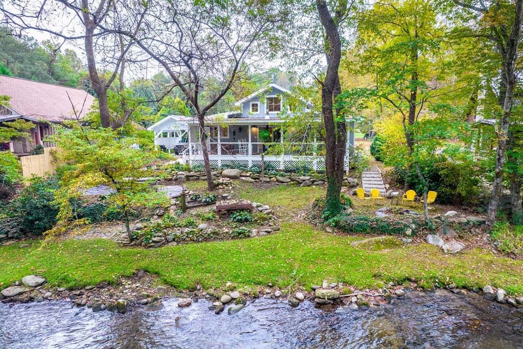 Modern Farmhouse on Creek near Town/Train +Hot Tub