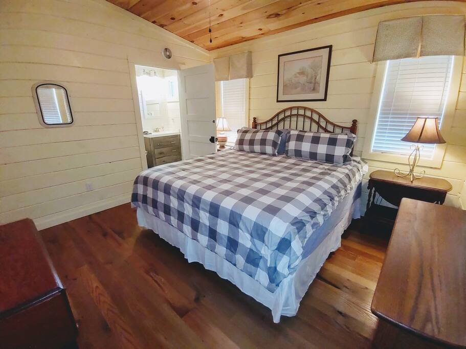 Master #2 with full bath Master #2 with full bath - Modern Farmhouse on Creek near Town/Train +Hot Tub - 28713