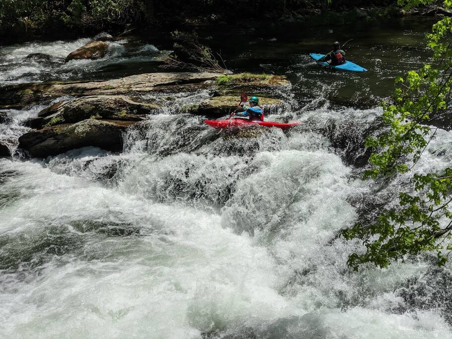 Whitewater Kayaking Whitewater Kayaking - Modern Farmhouse on Creek near Town/Train +Hot Tub - 28713