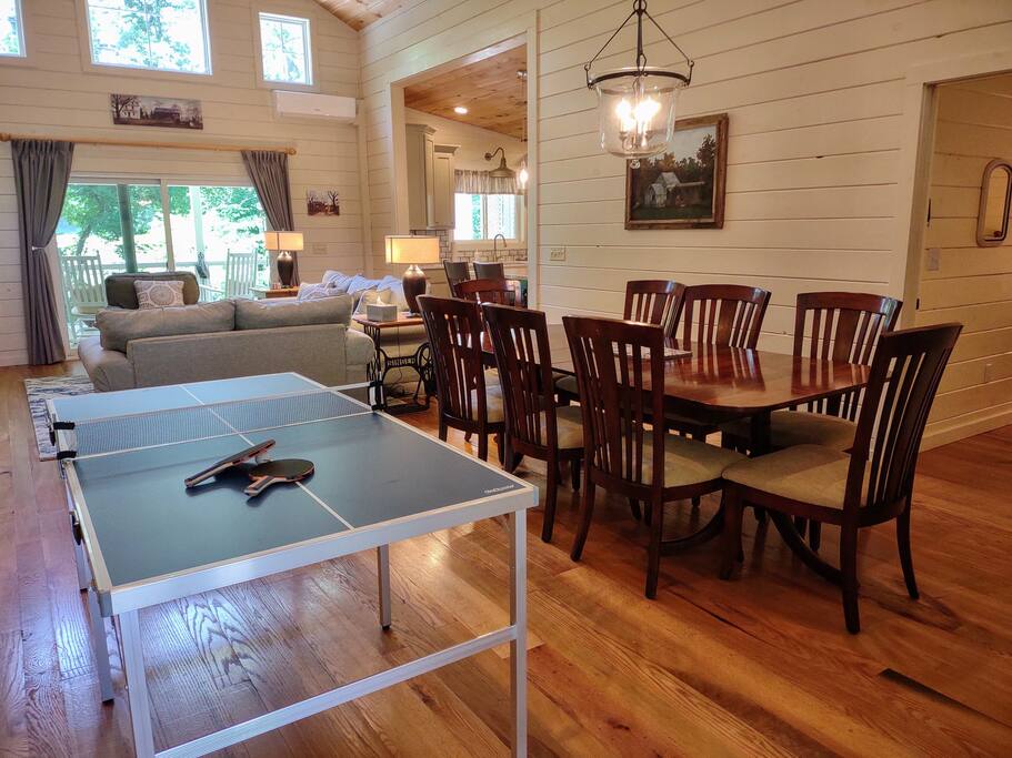plenty of room for socializing and entertaining plenty of room for socializing and entertaining - Modern Farmhouse on Creek near Town/Train +Hot Tub - 28713