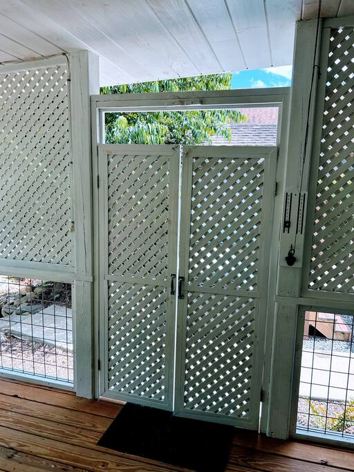 child gate: each side of the porch has doors that lock at top keeping little ones and dogs in child gate: each side of the porch has doors that lock at top keeping little ones and dogs in - Modern Farmhouse on Creek near Town/Train +Hot Tub - 28713