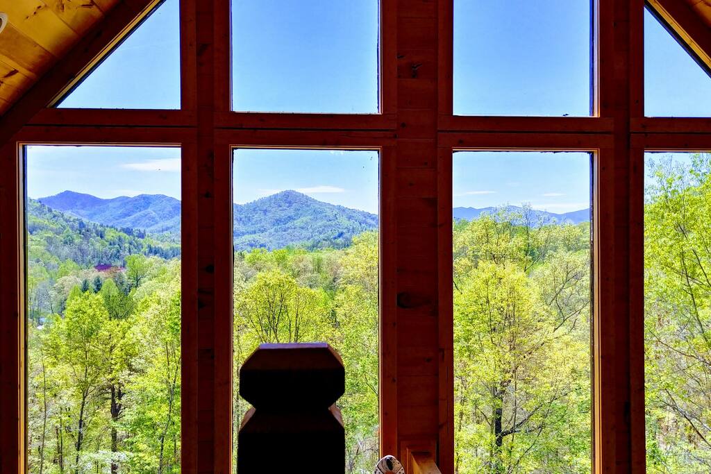 Majestic Views. Near Town/Train. Firepit. Hot Tub.