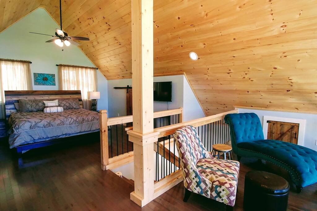 Majestic Views. Near Town/Train. Firepit. Hot Tub.