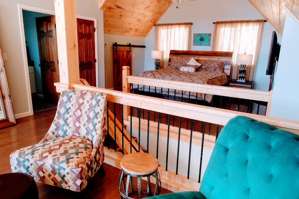 Majestic Views. Near Town/Train. Firepit. Hot Tub.