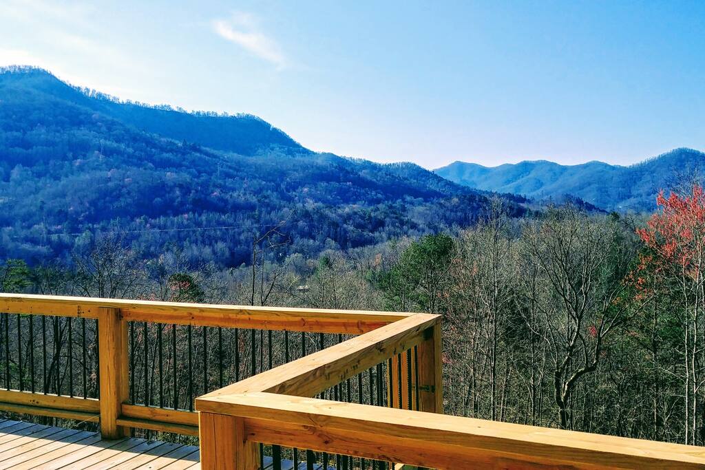 Majestic Views. Near Town/Train. Firepit. Hot Tub.