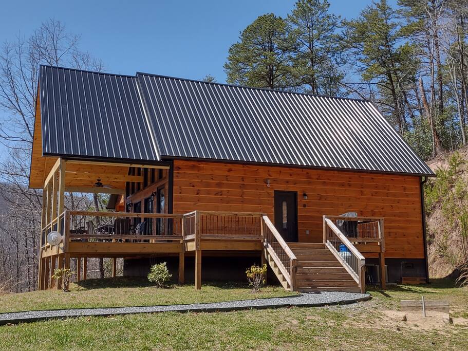 Majestic Views. Near Town/Train. Firepit. Hot Tub.
