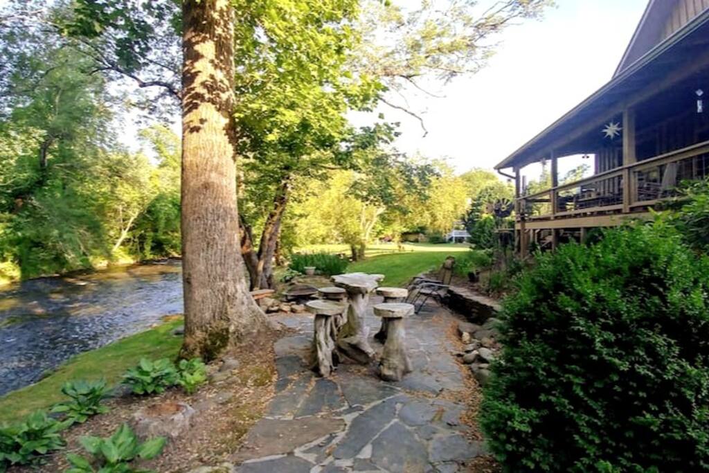 Deep Creek Home Close to Town. Hot Tub. Pool Table