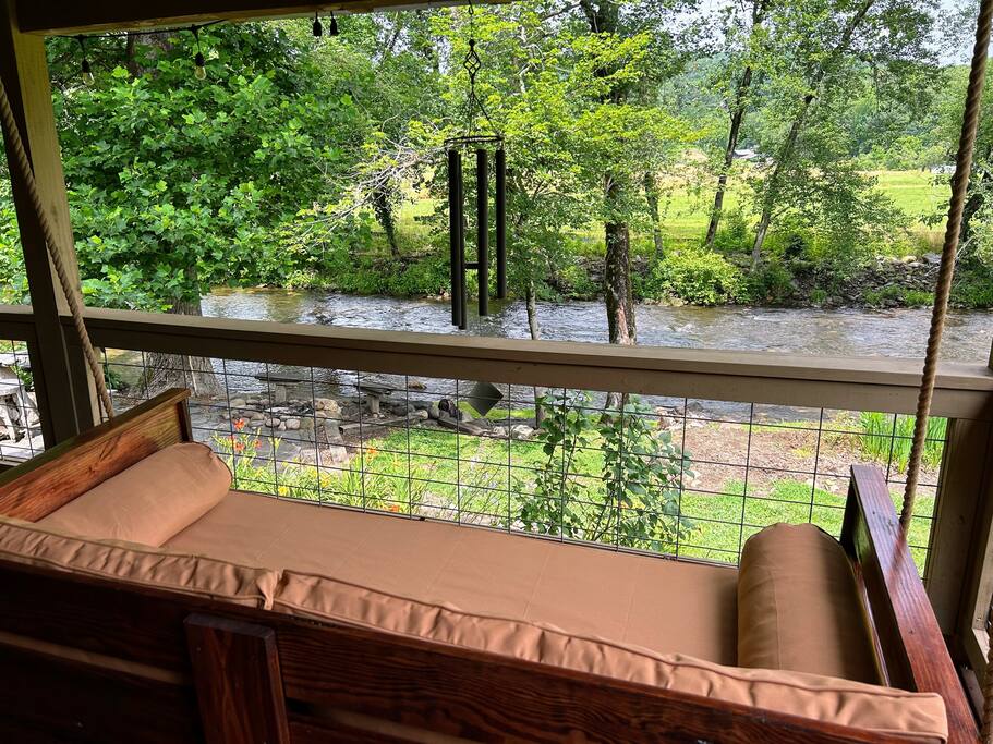 Deep Creek Home Close to Town. Hot Tub. Pool Table
