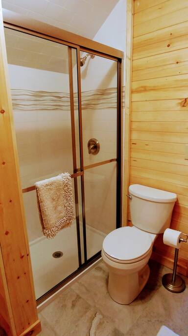 Deep Creek Home Close to Town. Hot Tub. Pool Table