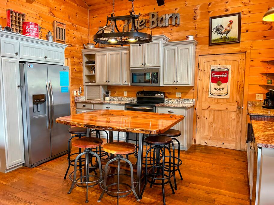Deep Creek Home Close to Town. Hot Tub. Pool Table