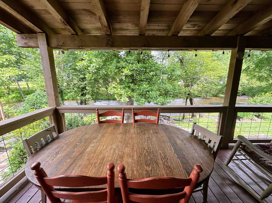 Deep Creek Home Close to Town. Hot Tub. Pool Table