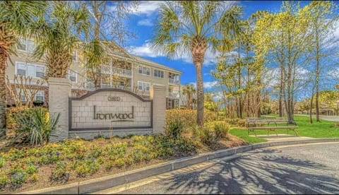 Entrance to our Barefoot Community. Here you can jump on the Seasonal Barefoot Resort Shuttle to the Beach, Golf, Marina or Barefoot landing at no cost.