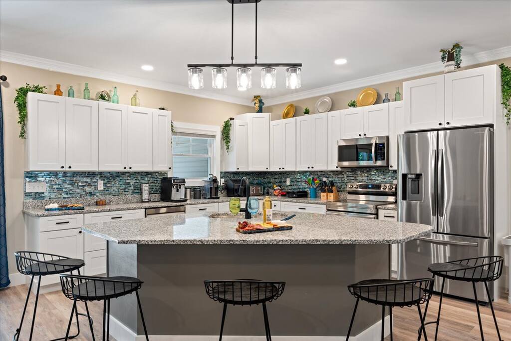 Our Expansive Open Kitchen. Our Expansive Open Kitchen. - Season 4 Escape - McGaheysville