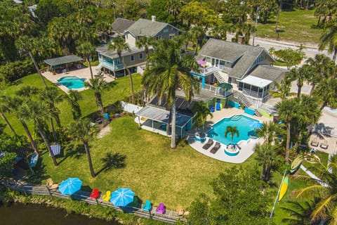 Crane Creek Inn Mangrove Suite: Waterfront Pool!