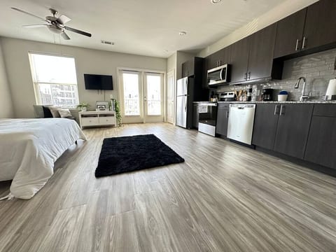 Brand New Studio Apt - Queen Bed - Tucker GA