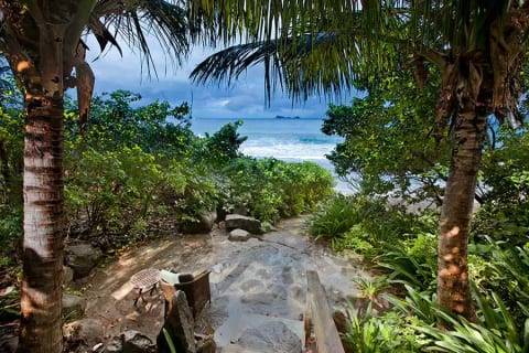 Sundowner - Nail Beach