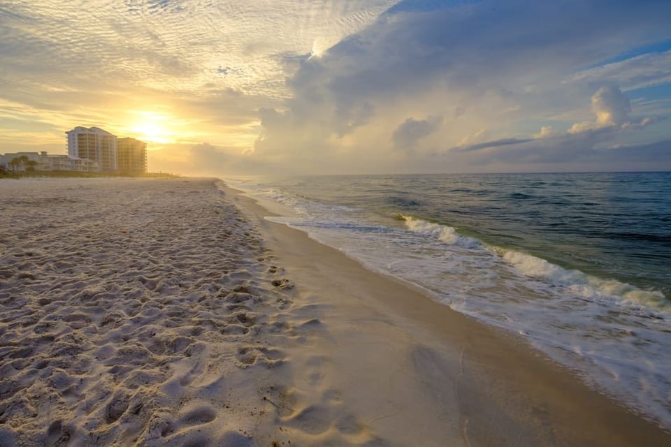Perdido Key - Beach and Sparkling Pool. Sleeps 6. - Pensacola